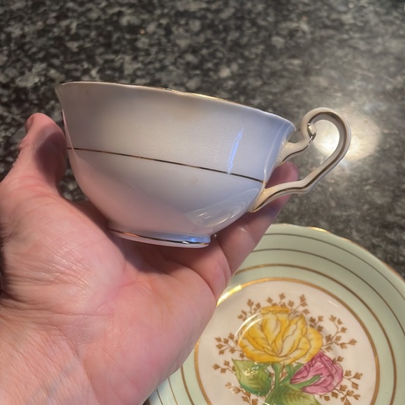 Victoria C & E Bone China England‎ Hand Painted Tea Cup & Saucer - Picture 6 of 7